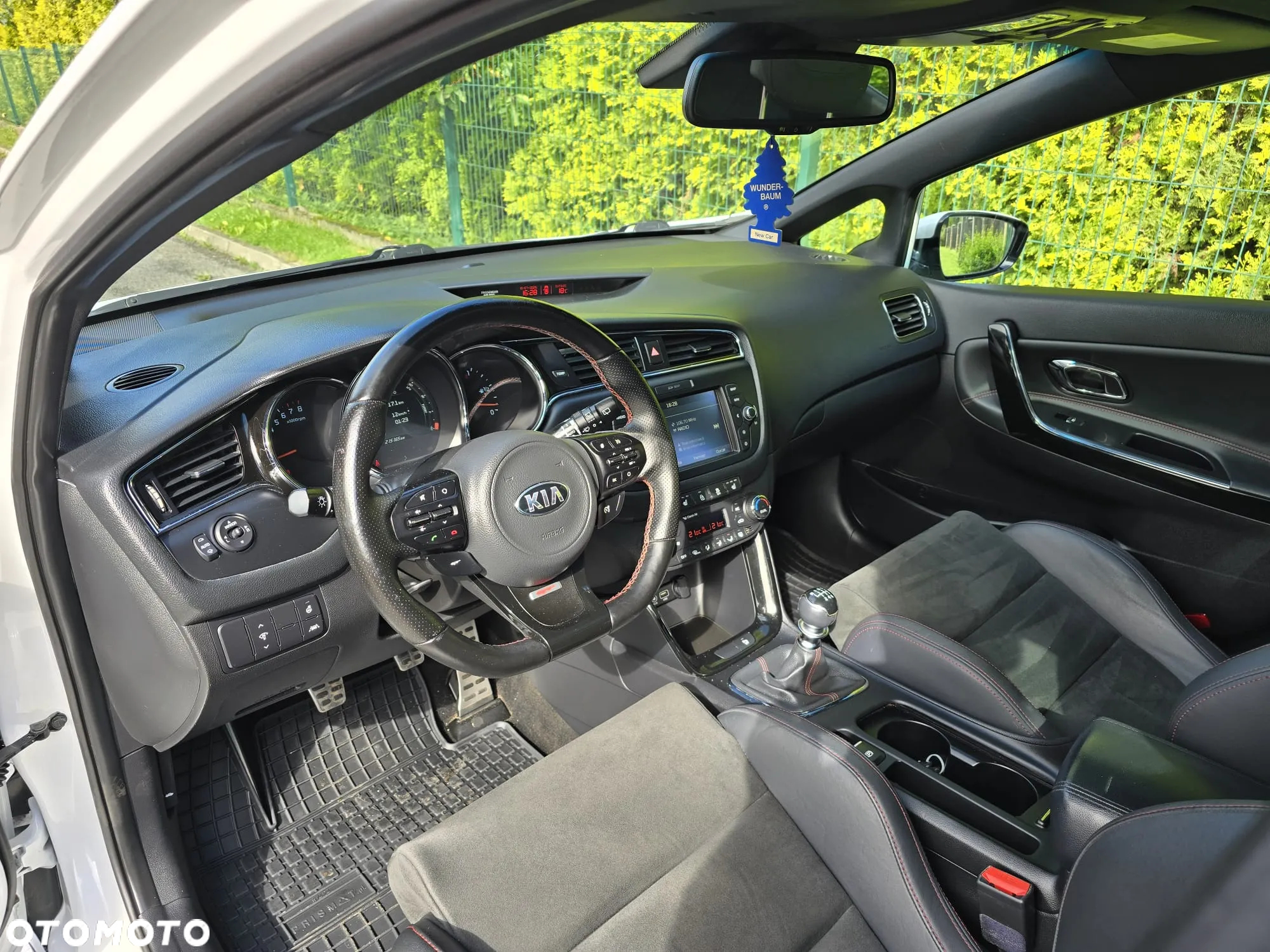 Kia Ceed 1.6 T-GDI GT - 23