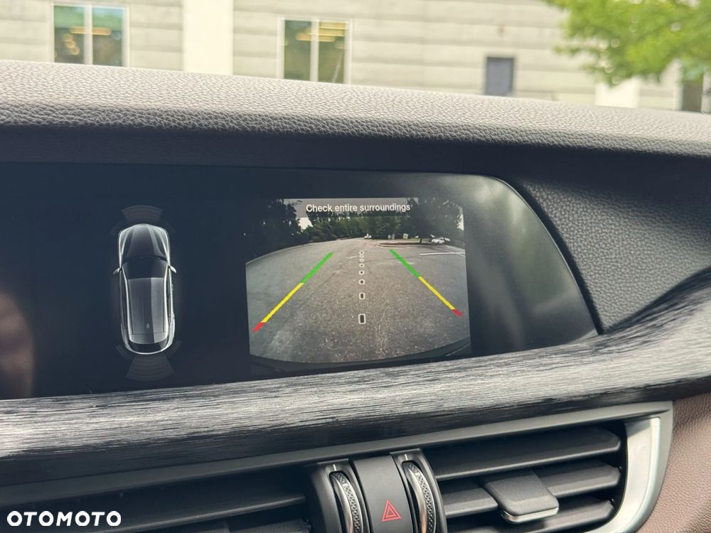 Alfa Romeo Stelvio 2.0 Turbo 16V AT8-Q4 Veloce - 17