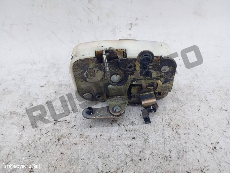 Fechadura Porta Frente Esquerda  Nissan Datsun 120y [1974_1979] - 1