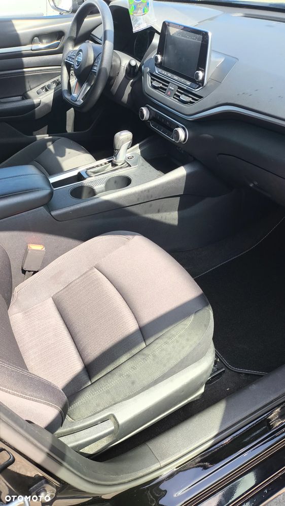 Nissan Altima - 8