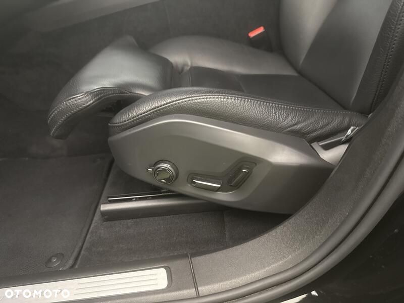 Volvo XC 60 B4 B Plus Dark - 19