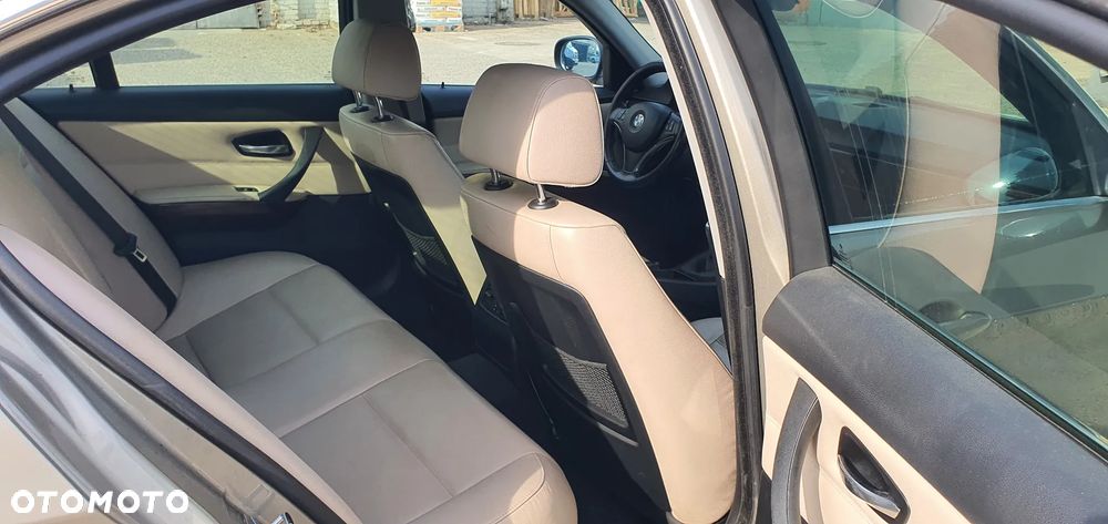 BMW Seria 3 325i Edition Exclusive - 9
