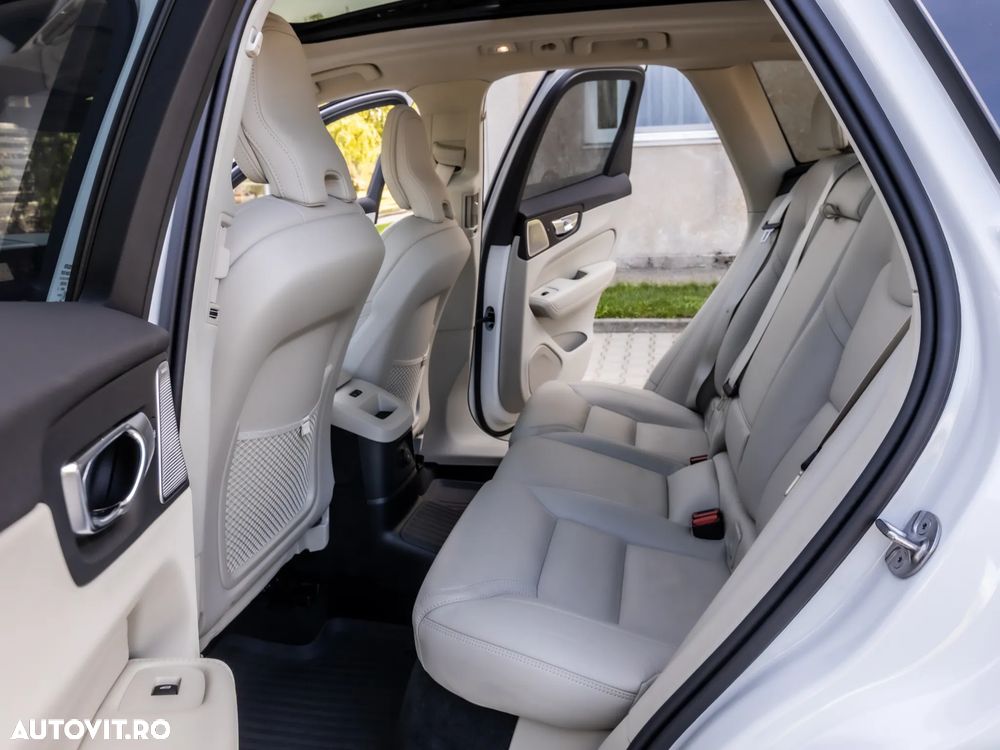 Volvo XC 60 T8 AWD AT PHEV Ultra Dark - 16