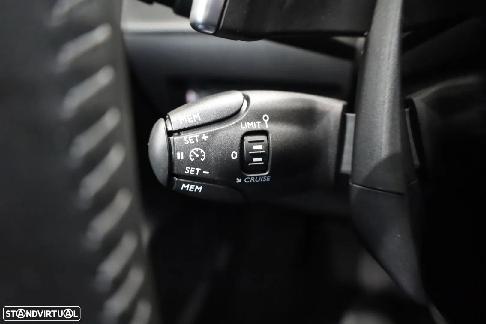 Peugeot 208 1.2 Hybrid Allure e-DCS6 - 39