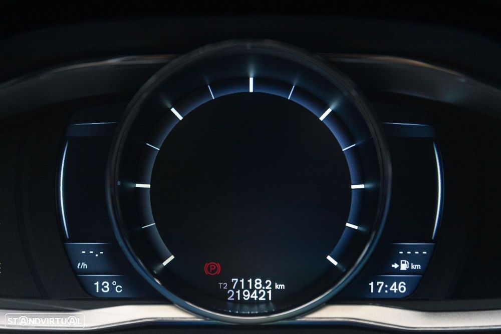 Volvo V60 2.4 D6 Momentum AWD Phev - 29