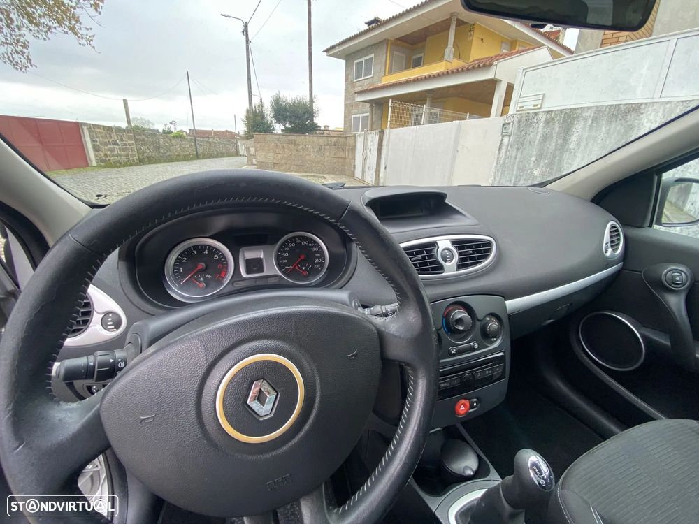 Renault Clio - 22