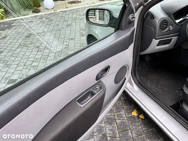 Renault Clio 1.2 16V Authentique - 9