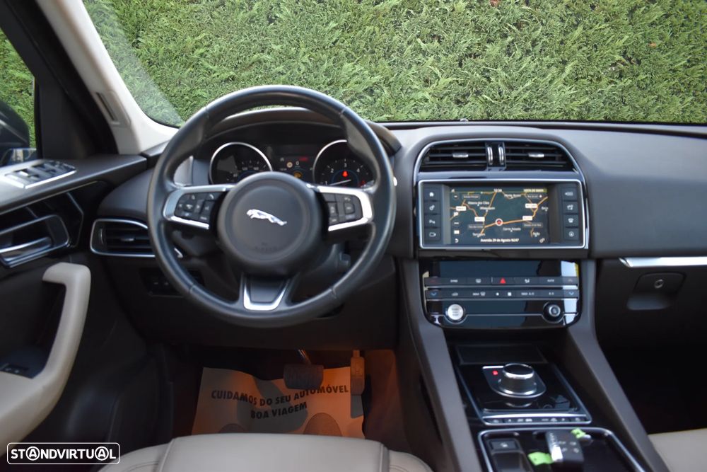 Jaguar F-Pace - 11