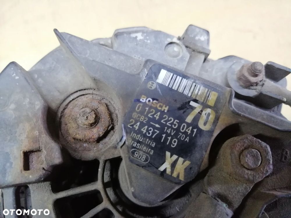 Opel Astra Corsa Meriva 1.2 alternator Bosch 0124225041 14V 70A - 14