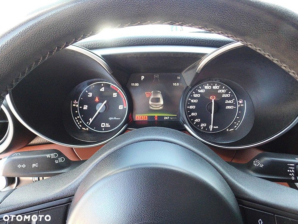 Alfa Romeo Giulia 2.2 AT8 Business - 14