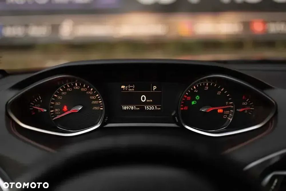 Peugeot 308 BlueHDi FAP 180 EAT8 Stop & Start GT - 11