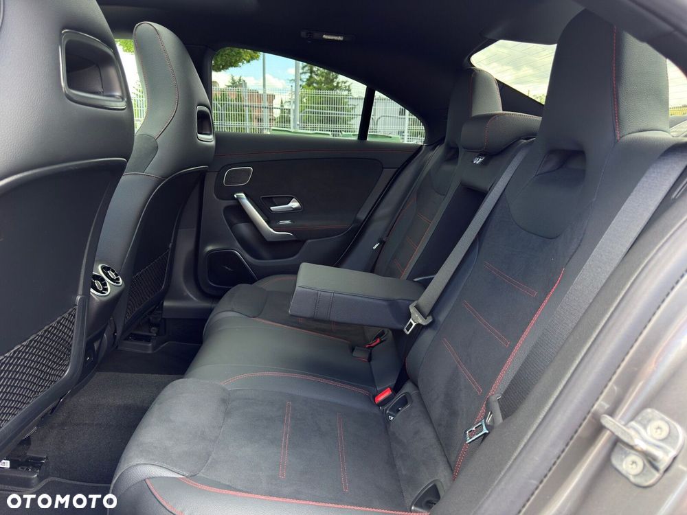 Mercedes-Benz CLA 220 4-Matic AMG Line 7G-DCT - 28