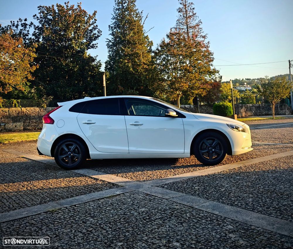 Volvo V40 D3 Momentum - 29