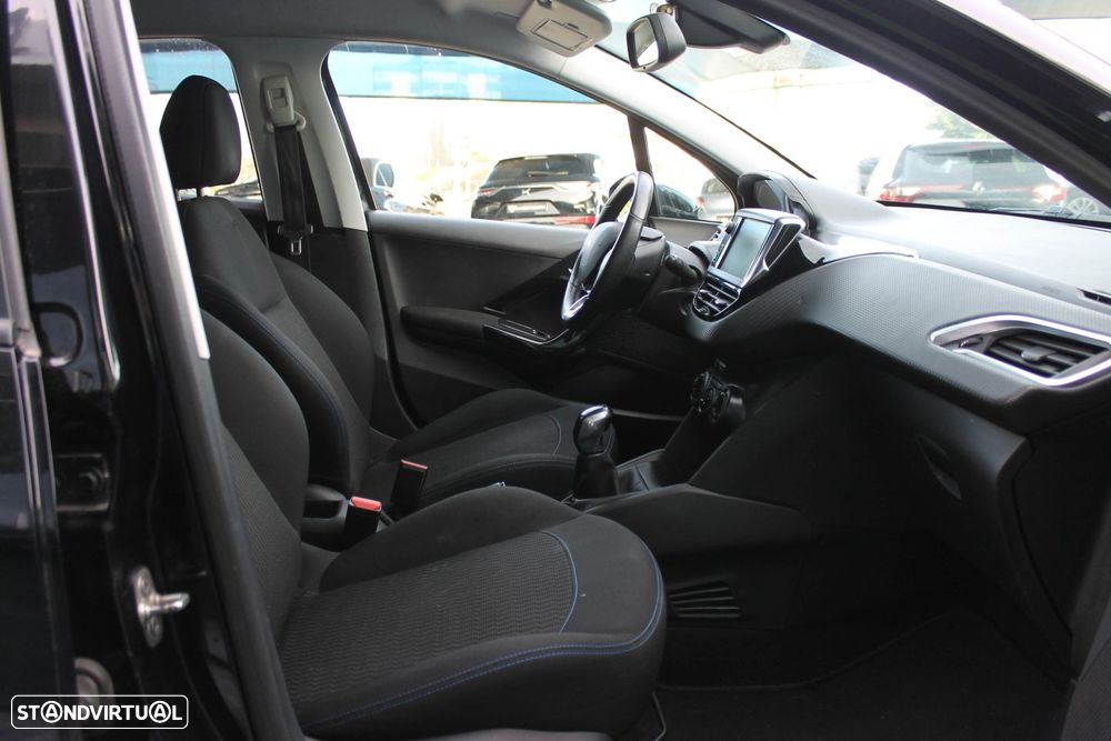 Peugeot 208 1.2 PureTech Signature - 43