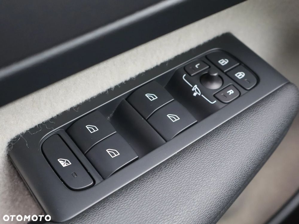 Volvo XC 40 T3 Momentum Pro - 22
