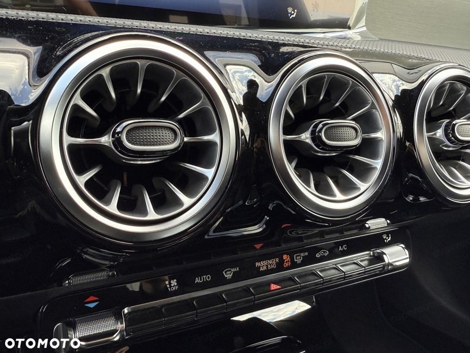 Mercedes-Benz CLA 250 mHEV 4-Matic AMG Line 8G-DCT - 13