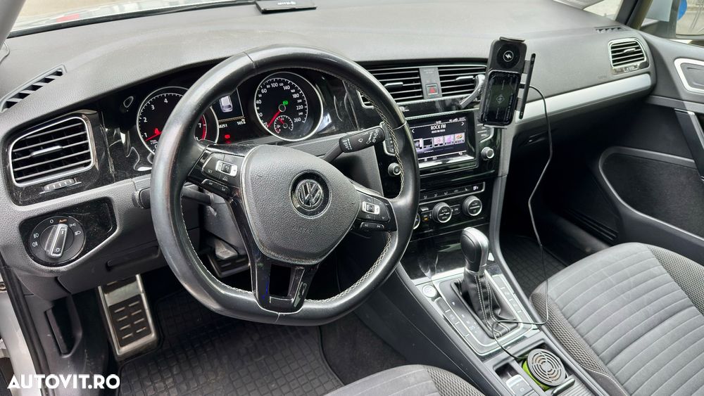 Volkswagen Golf - 5