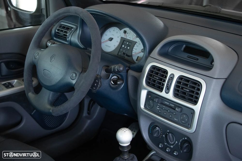 Renault Clio 3.0 V6 Sport - 28