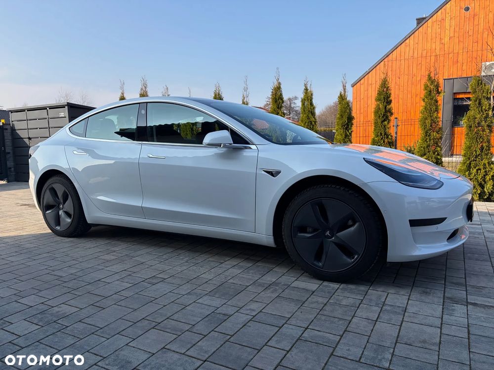 Tesla Model 3 - 4