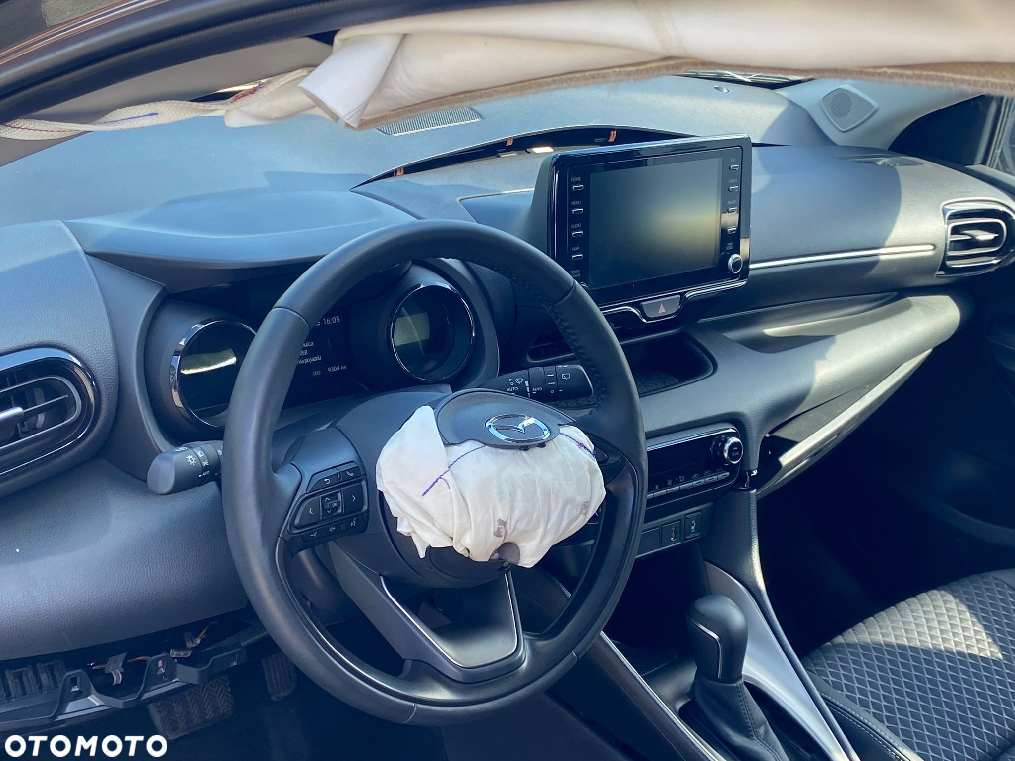 Mazda 2 Hybrid - 14