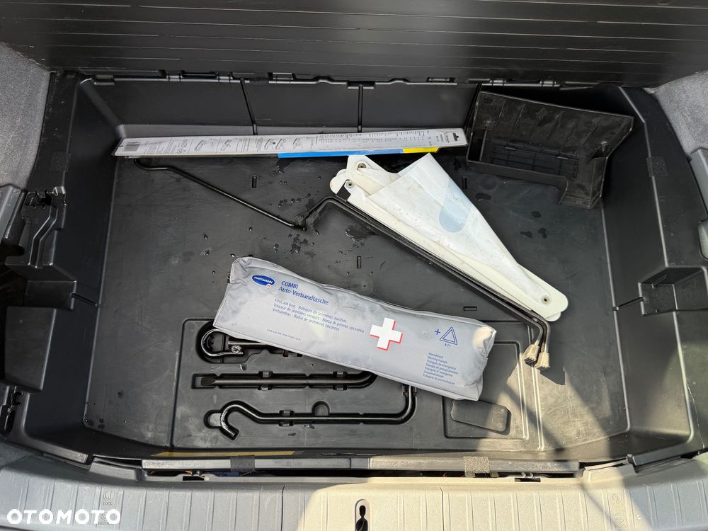 Toyota Prius 1.5 VVT-i Prestige - 24