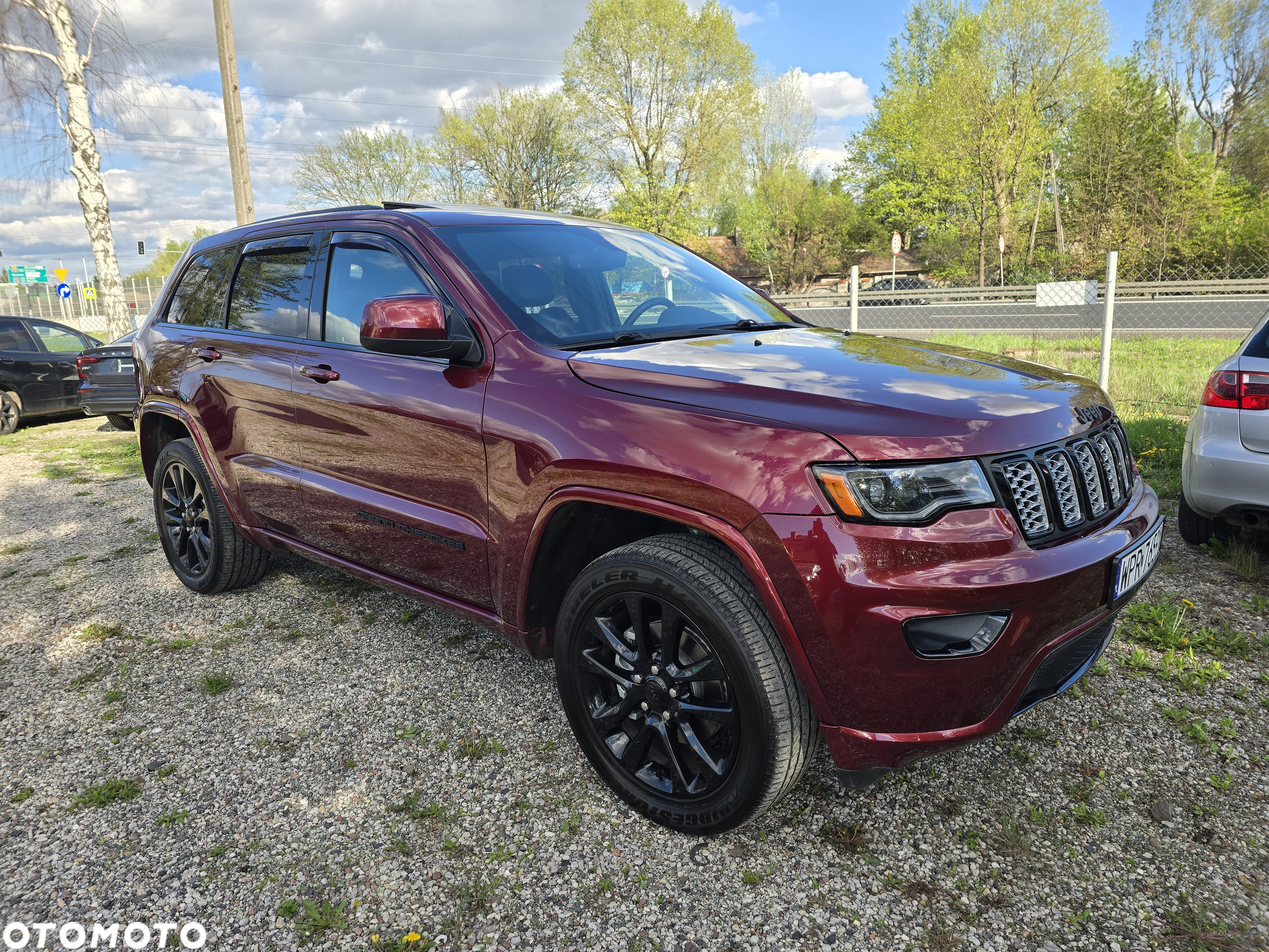 Jeep Grand Cherokee - 12