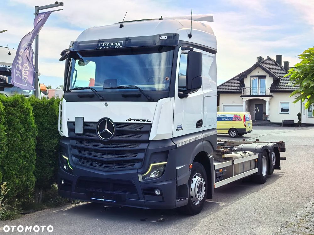 Mercedes-Benz Actros 2545 // Lusterka // Zabudowa Multi // Rozstaw 4900mm // Standard // MP5 // - 1