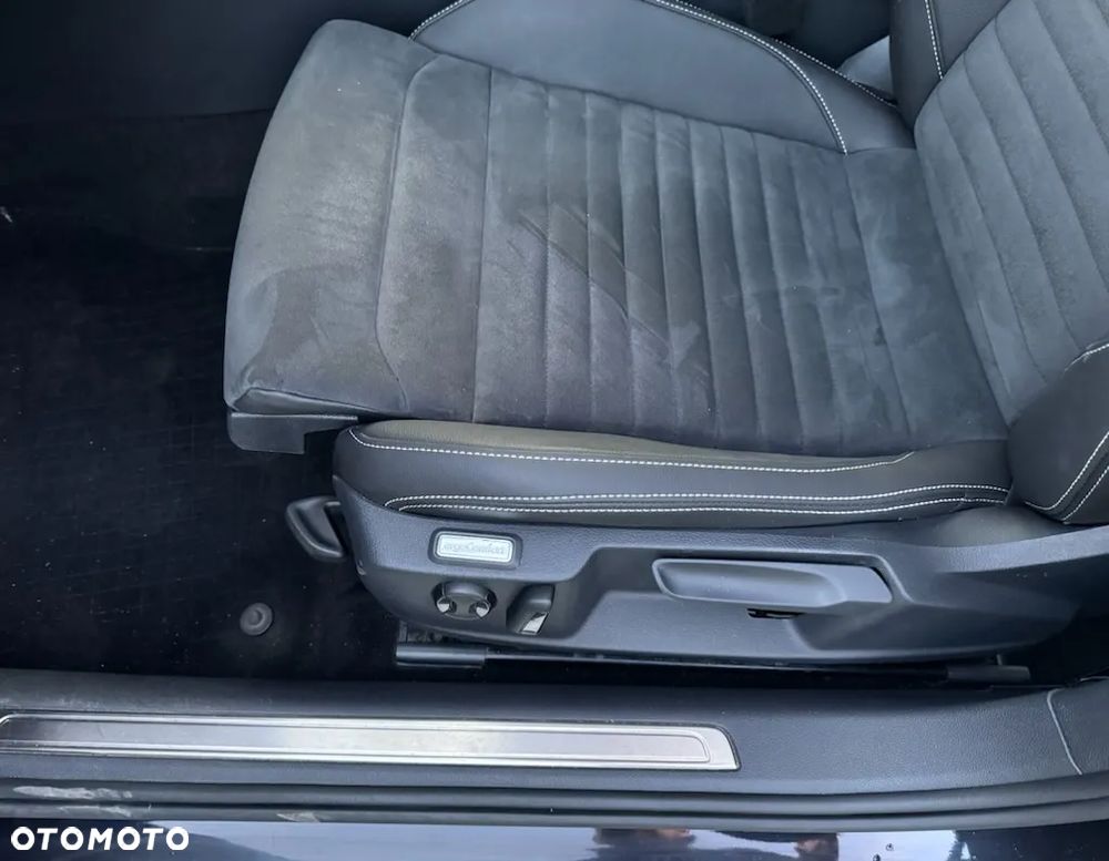 Volkswagen Passat 2.0 TDI SCR DSG 4Motion Elegance - 22