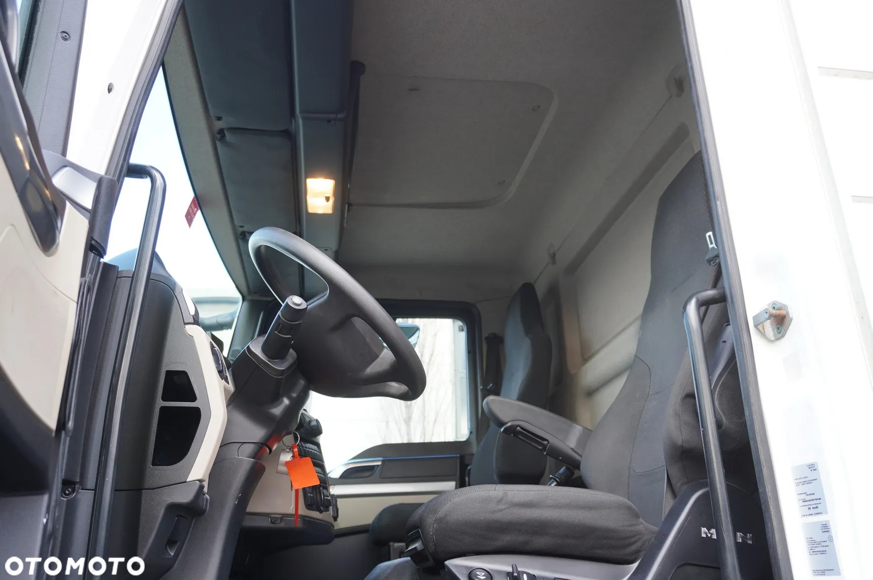 MAN TGM 18.320 / Chłodnia hakowa Chereau / Podnośnik załadowczy - 15