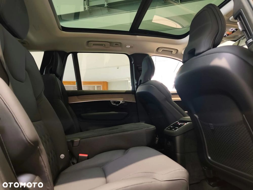 Volvo XC 90 T8 AWD Plug-In Hybrid Ultimate Dark 7os - 26