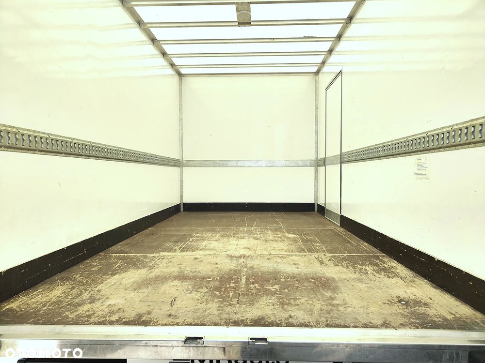 Iveco DAILY 50/35c15 3.0d 150KM** BLIŹNIAK** Kontener 8-EuroPalet + DRZWI BOCZNE** POLSKI SALON** 233 tyś KM** DMC do 3.5T kat.B** - 29
