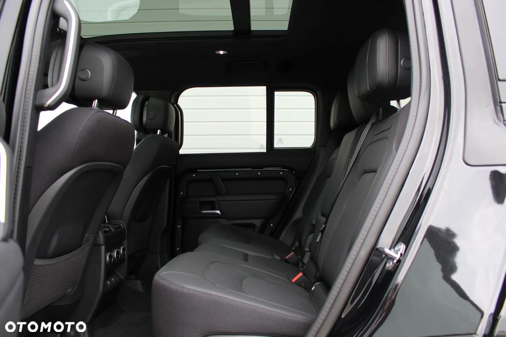 Land Rover Defender - 12