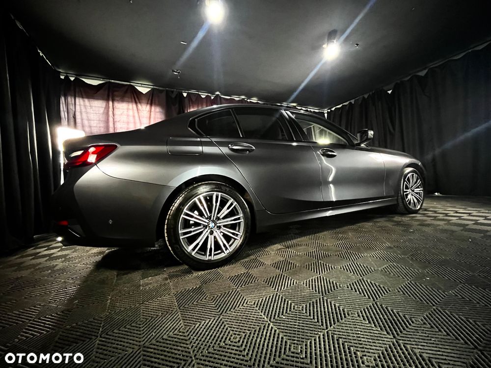 BMW Seria 3 320d xDrive mHEV - 12