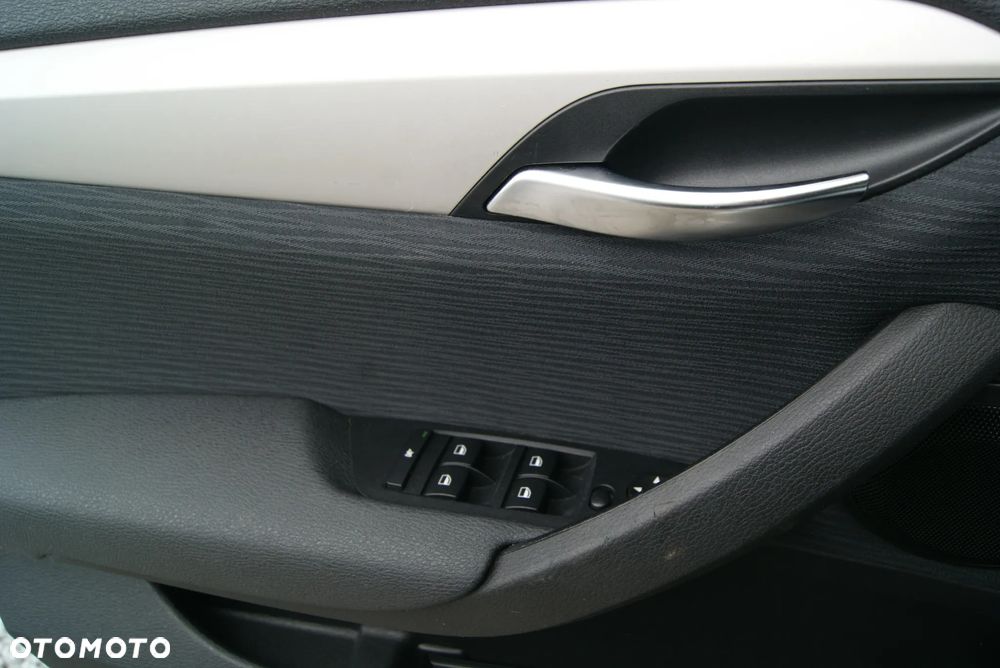 BMW X1 xDrive18d - 16