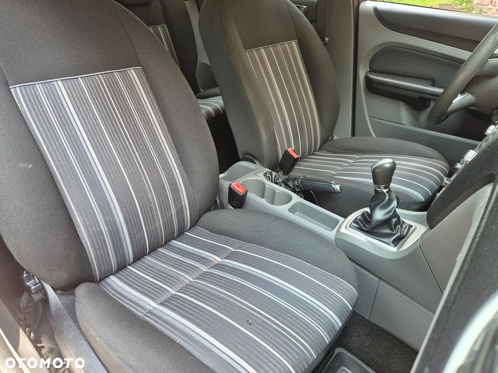 Ford Focus - 23