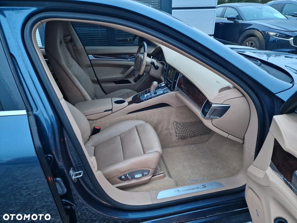 Porsche Panamera - 35
