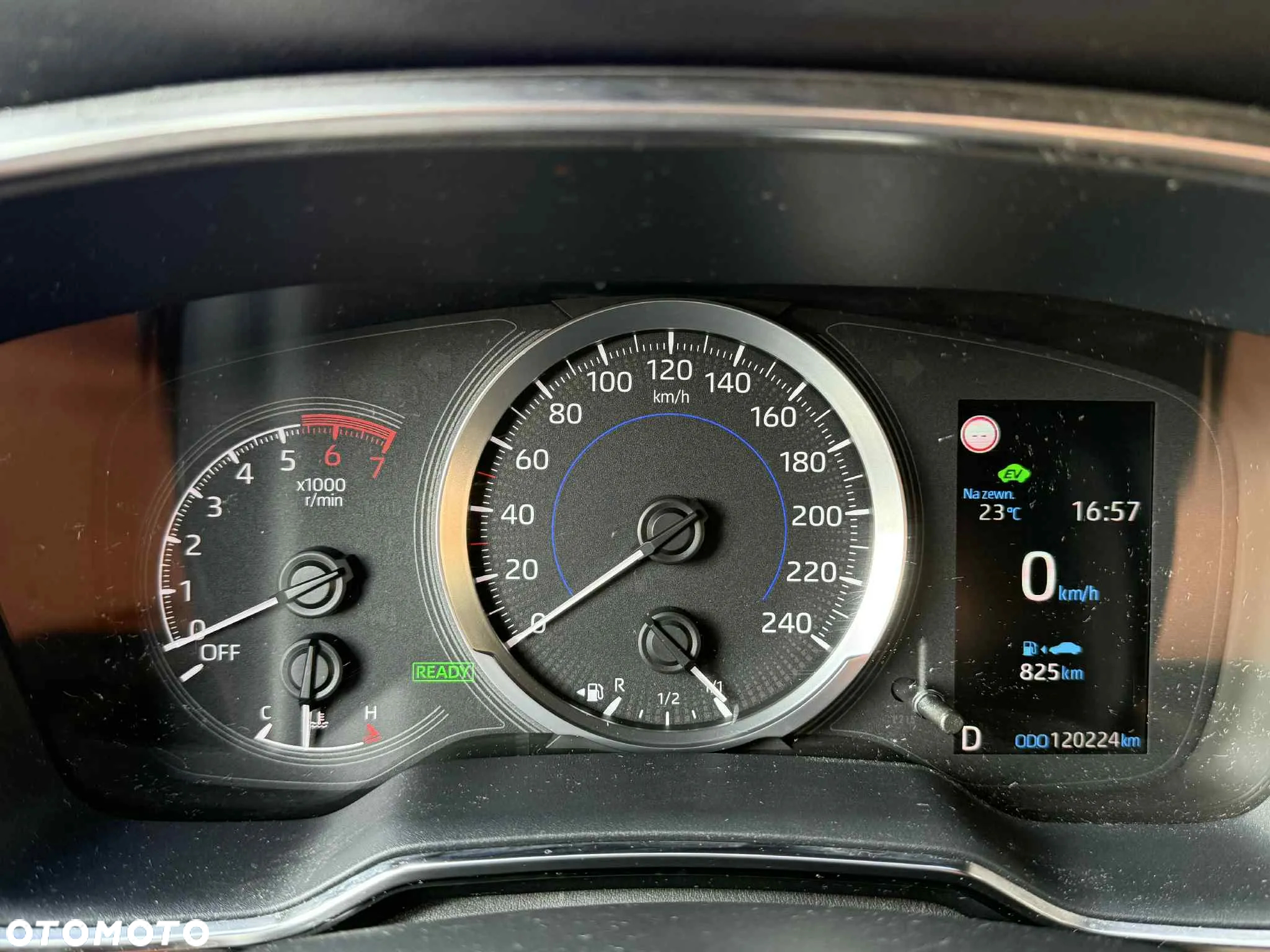 Toyota Corolla ver-1-8-hybrid-active - 6