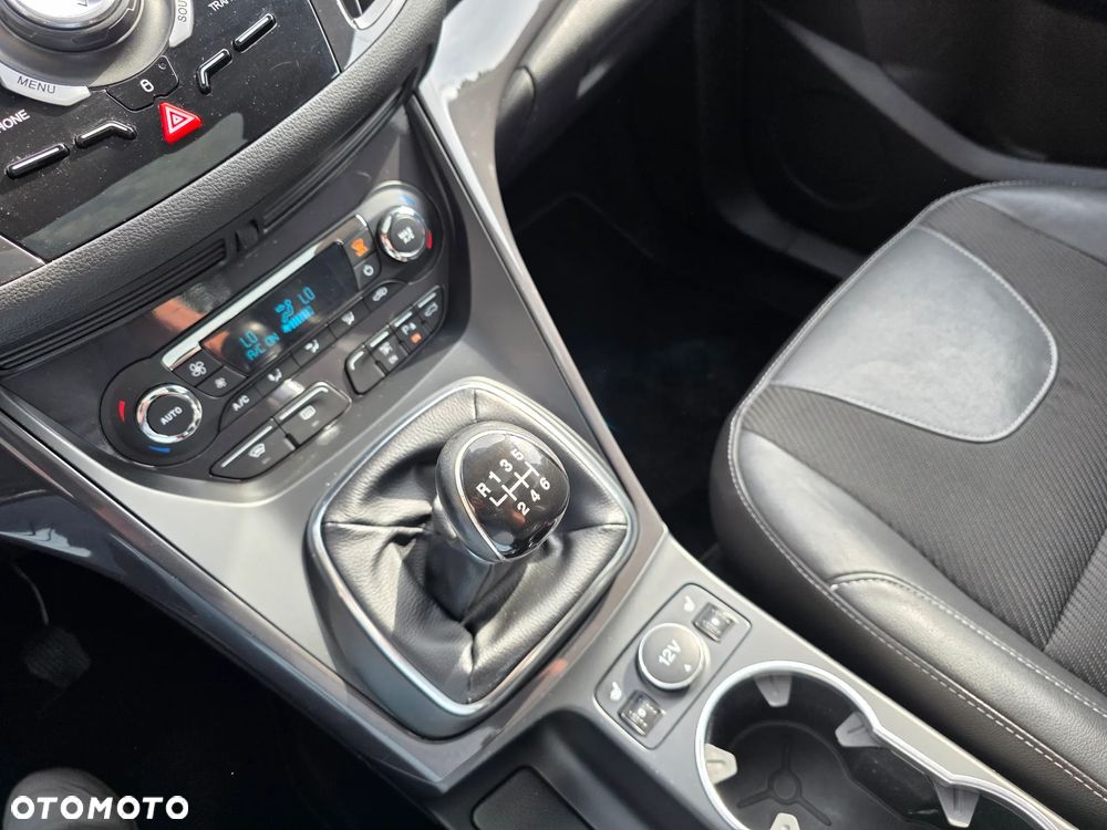 Ford Kuga 2.0 TDCi 2x4 Titanium - 23