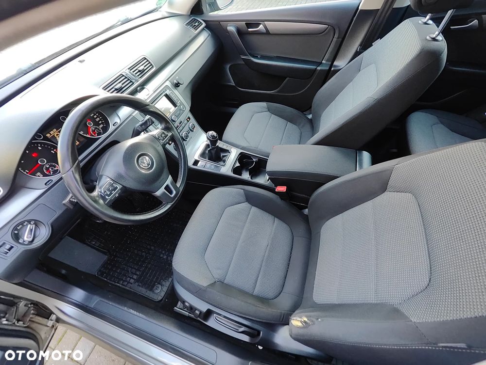 Volkswagen Passat - 12