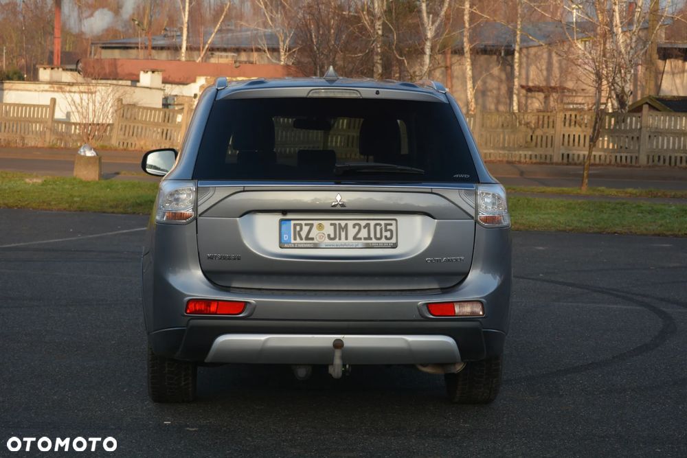 Mitsubishi Outlander - 12