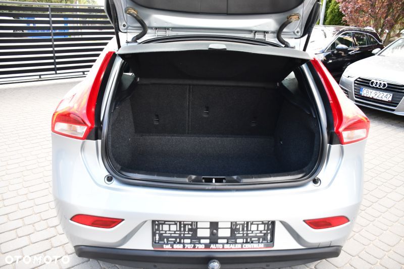 Volvo V40 T2 Geartronic Momentum - 24