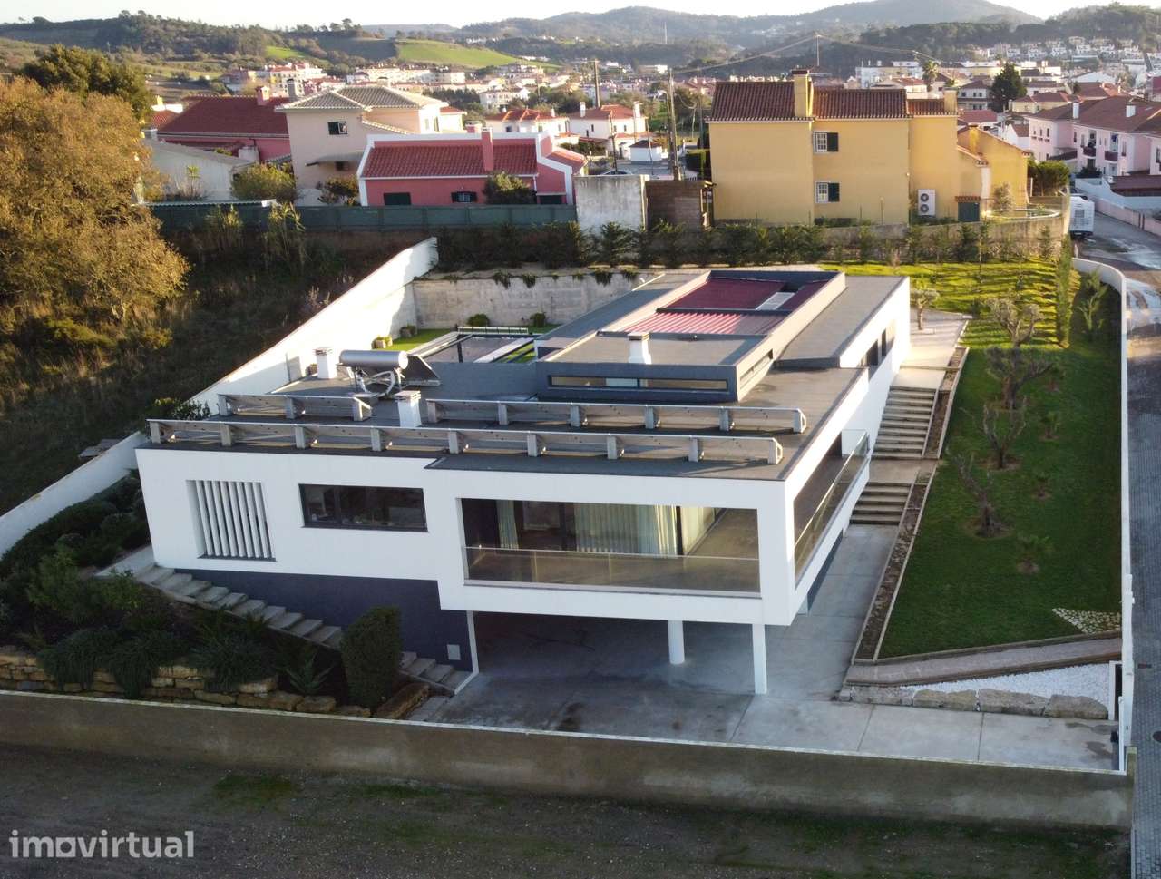 Moradia Isolada e arquitetura Contemporânea com Piscina - Grande imagem: 3/41