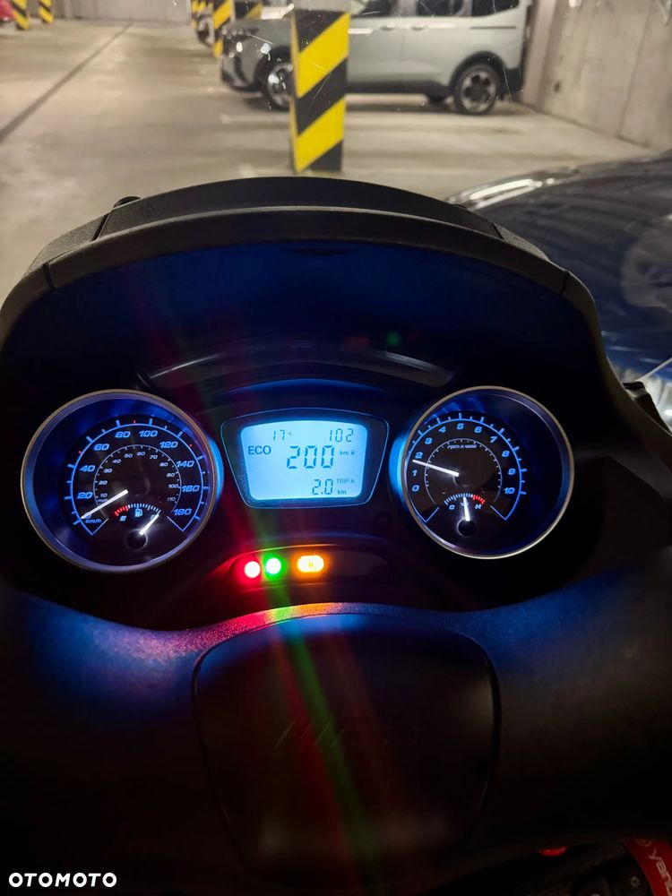 Piaggio MP-3 - 4