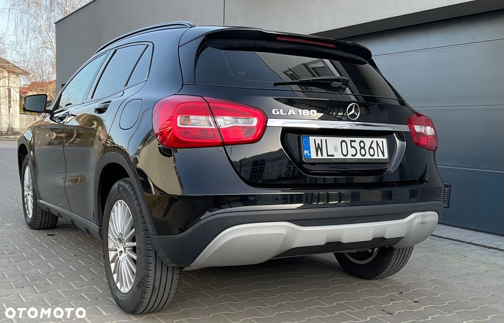 Mercedes-Benz GLA 180 - 4
