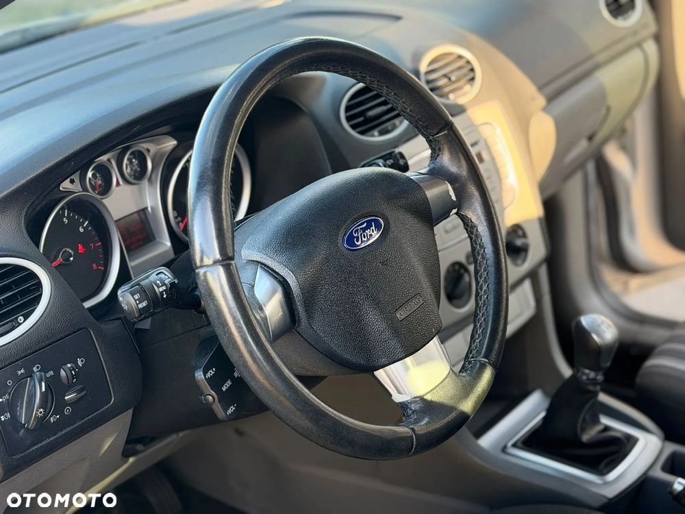 Ford Focus 1.6 16V Style - 28