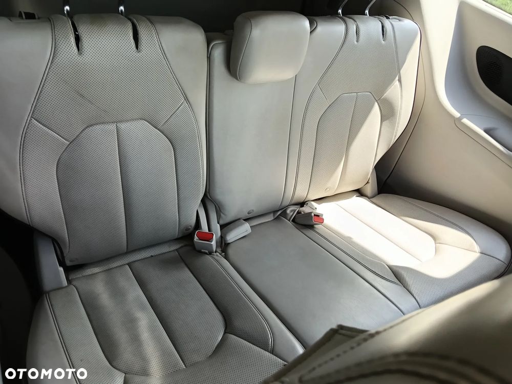 Chrysler Pacifica - 16