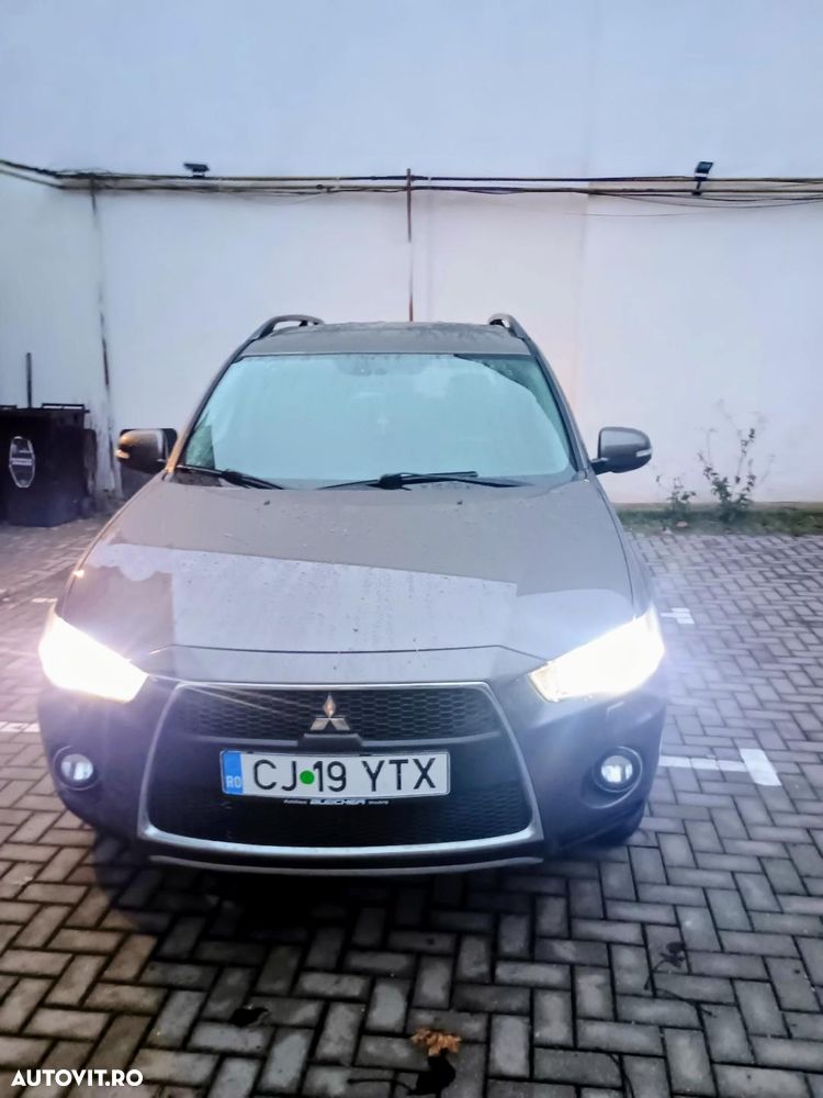 Mitsubishi Outlander 2.2 DI-D 4WD Intense - 1