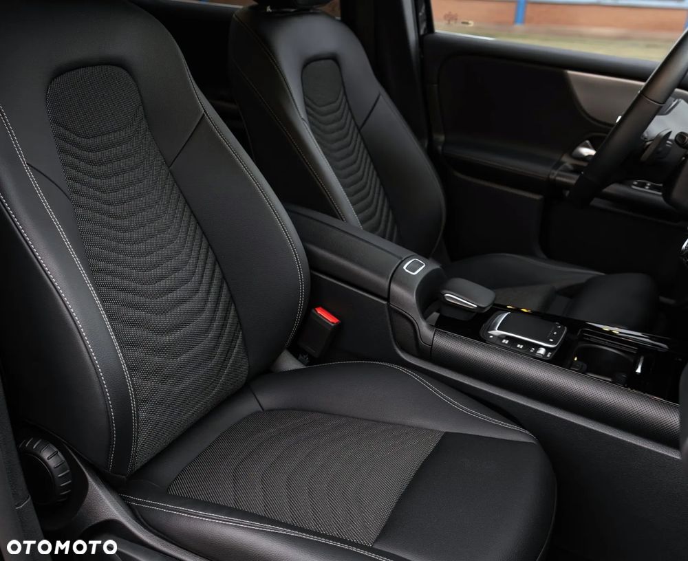 Mercedes-Benz GLB 200 Style 7G-DCT - 25