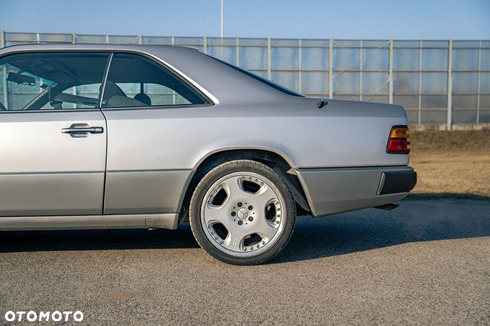 Mercedes-Benz Klasa E 320 - 13