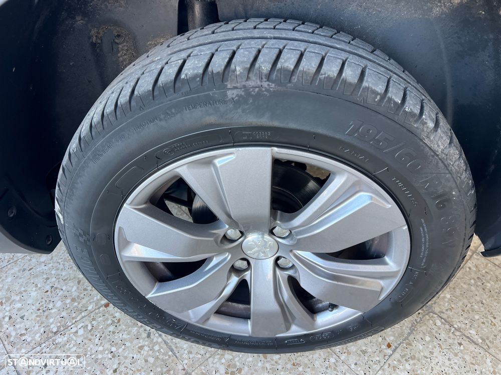Peugeot 2008 1.2 PureTech Style - 35